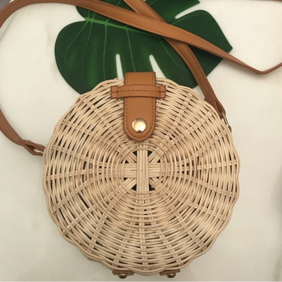 Straw crossbody bag 🥥💛☀️🔆 - Picture 2 of 6